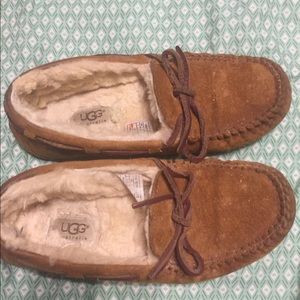 Ugg Leather Slippers with Sherpa Lining Size 5